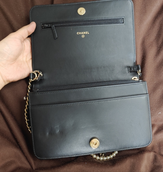Like new CHANEL PEARL WALLET ON CHAIN - Picture 5 of 6